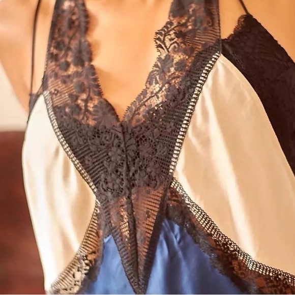 FREE PEOPLE INTIMATELY SILKY TRI ME MIDI SLIP ADORNED W/BLACK LACE TRIM SIZE S - Picture 2 of 7